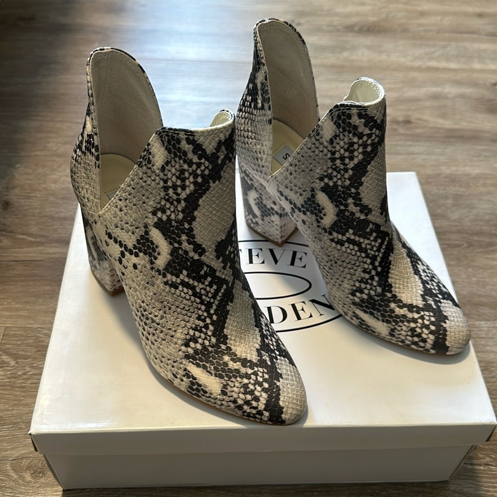 Steve Madden Snake print bootie